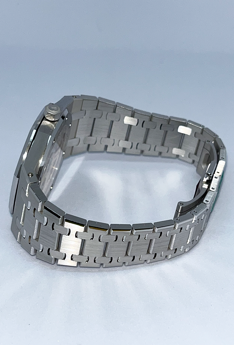 Royal Oak “Jumbo” Extra-Thin 16202BC.OO.1240BC.02