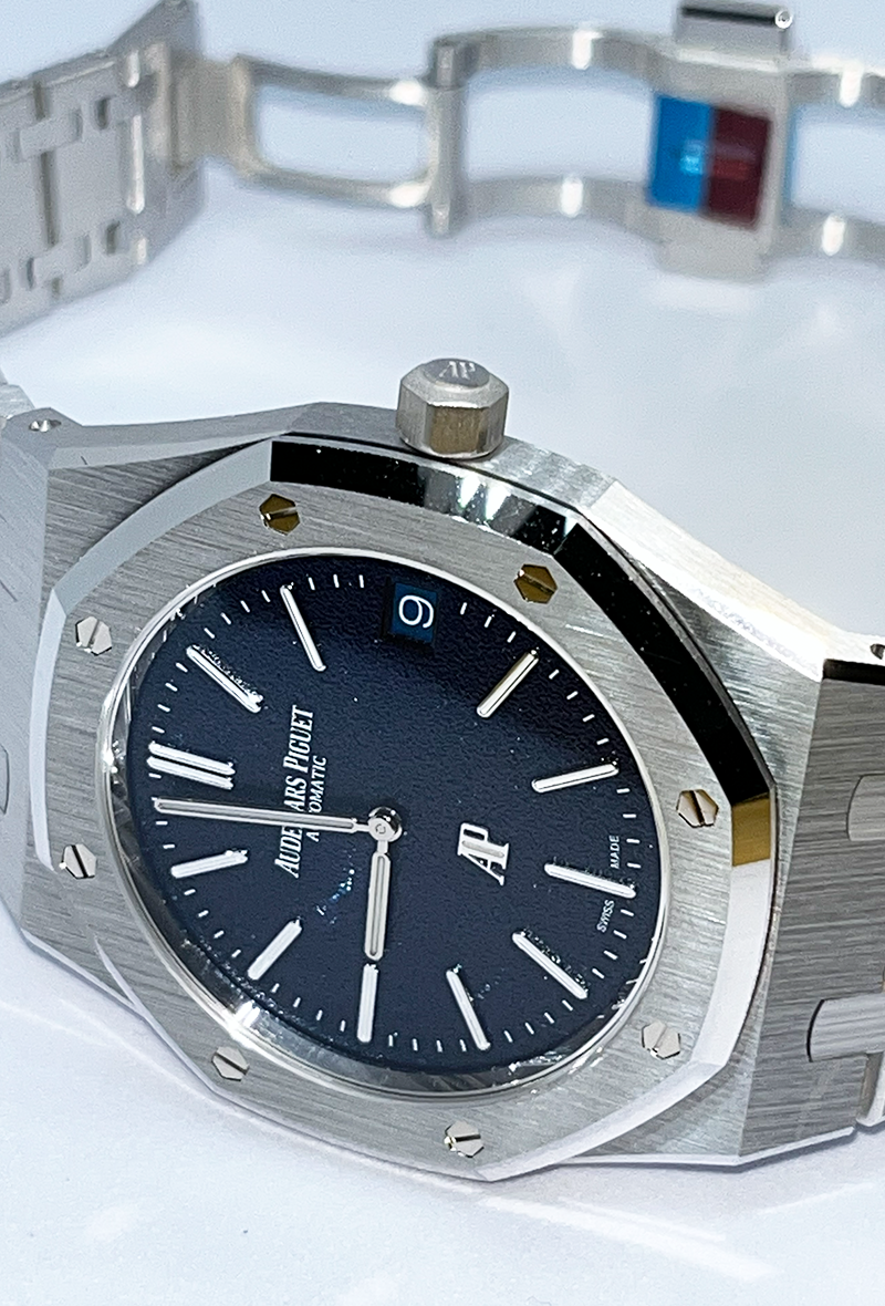 Royal Oak “Jumbo” Extra-Thin 16202BC.OO.1240BC.02